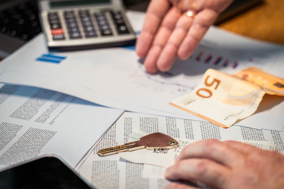 Life Lenz Finance intro focus